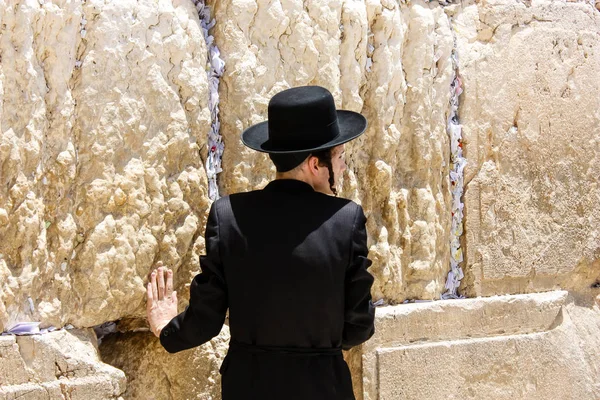 Jerusalém Israel Maio 2018 Vista Judeu Ortodoxo Religioso Desconhecido Orando — Fotografia de Stock