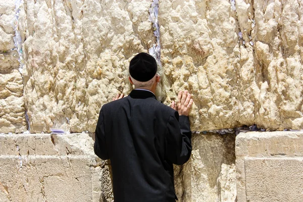 Иерусалим Израиль Май 2018 Вид Неизвестного Религиозного Ортодоксального Еврея Молящегося — стоковое фото