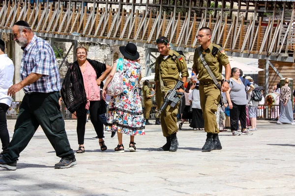 Jerozolima Izrael Maj 2018 Widok Żołnierzy Izraelskich Spacerujących Zachodnim Placu — Zdjęcie stockowe