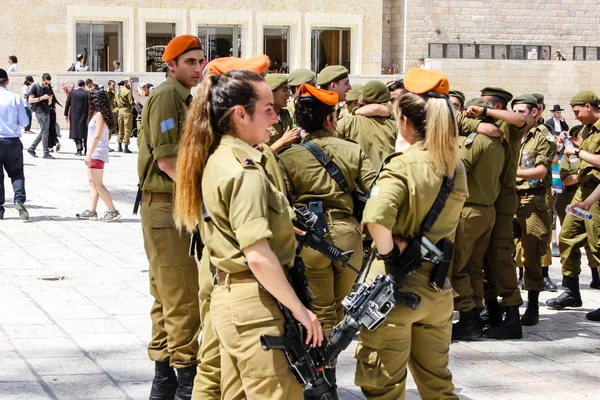 耶路撒冷以色列2018年5月21日在耶路撒冷老城西墙广场举行的以色列士兵联谊会仪式当天晚上 — 图库照片
