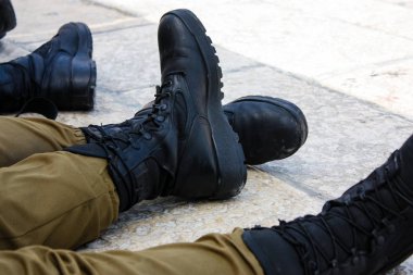 Kudüs İsrail 21 Mayıs 2018 'de İsrail askerlerinin eski Kudüs şehrinin batı duvarındaki plaza manzarası