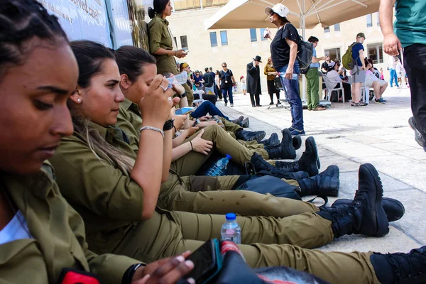 Jerusalén Israel Mayo 2018 Vista Los Soldados Israelíes Pie Plaza — Foto de Stock