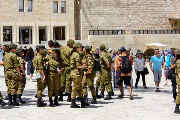 Jerusalén Israel Mayo 2018 Vista Los Soldados Israelíes Pie Plaza — Foto de Stock