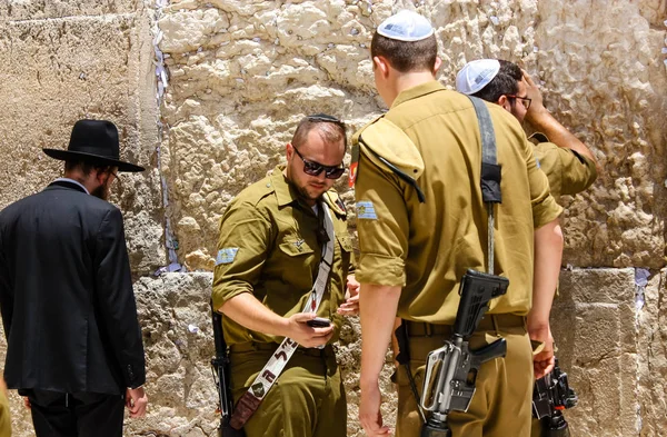 Jerusalén Israel Mayo 2018 Vista Soldados Israelíes Rezando Frente Muro — Foto de Stock