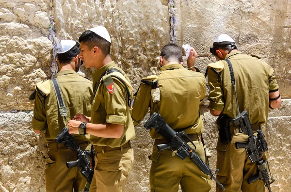 Jerusalén Israel Mayo 2018 Vista Soldados Israelíes Rezando Frente Muro — Foto de Stock