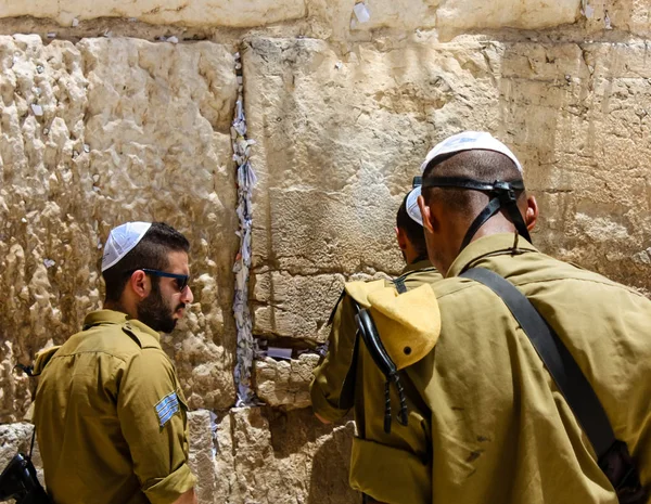 Jerusalén Israel Mayo 2018 Vista Soldados Israelíes Rezando Frente Muro — Foto de Stock