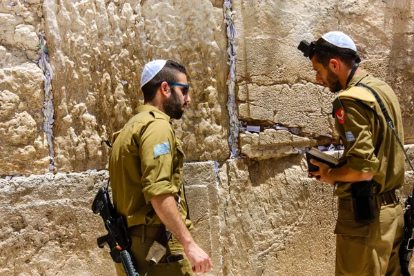 Jerusalén Israel Mayo 2018 Vista Soldados Israelíes Rezando Frente Muro — Foto de Stock