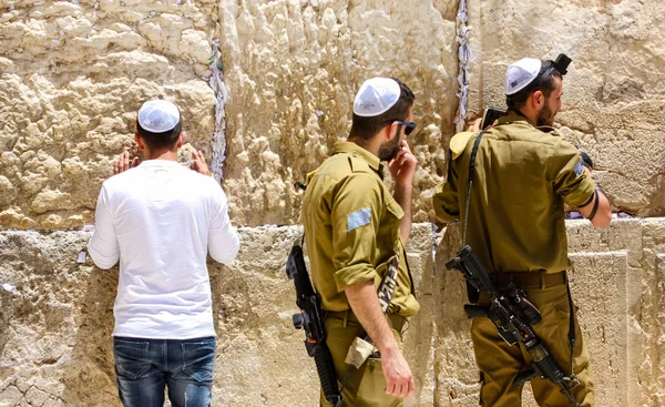 Jerusalem Israel May 2018 View Israeli Soldiers Praying Front Western — Stock Photo, Image