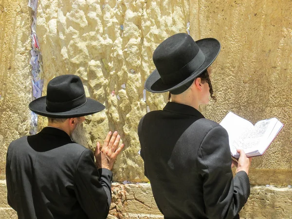 Jerusalém Israel Maio 2018 Vista Desconhecidos Religiosos Judeus Ortodoxos Orando — Fotografia de Stock