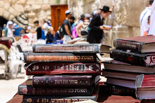 Иерусалим Израиль Май 2018 Вид Религиозные Книги Перед Западной Стеной — стоковое фото
