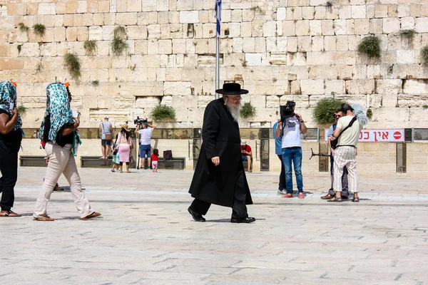 Jerusalén Israel Mayo 2018 Vista Gente Desconocida Caminando Por Plaza — Foto de Stock