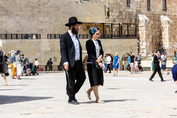 Jerusalén Israel Mayo 2018 Vista Gente Desconocida Caminando Por Plaza —  Fotos de Stock