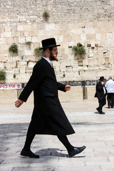 Jerusalén Israel Mayo 2018 Vista Gente Desconocida Caminando Por Plaza —  Fotos de Stock