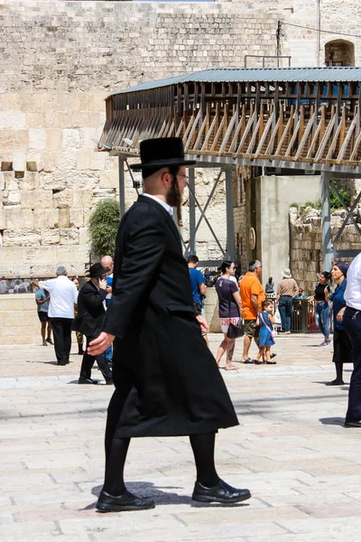 Jerusalén Israel Mayo 2018 Vista Gente Desconocida Caminando Por Plaza —  Fotos de Stock