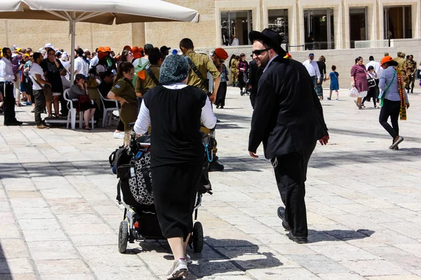 Jerusalén Israel Mayo 2018 Vista Gente Desconocida Caminando Por Plaza — Foto de Stock