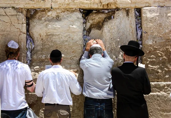 Jerusalén Israel Mayo 2018 Vista Gente Desconocida Rezando Frente Muro — Foto de Stock