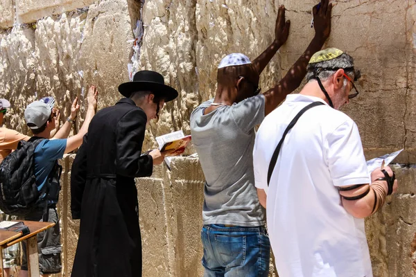 Jerozolimy Izrael Maja 2018 Zobacz Niewiadomych Modlących Się Przodu Zachodniej — Zdjęcie stockowe