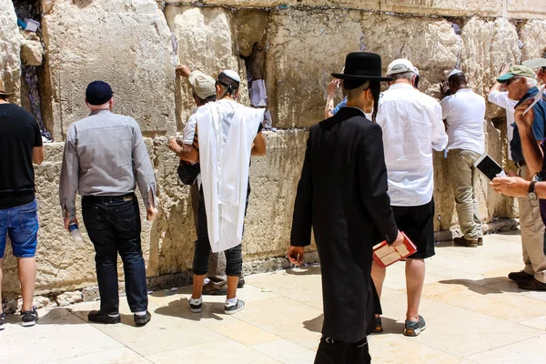 Jerusalén Israel Mayo 2018 Vista Gente Desconocida Rezando Frente Muro — Foto de Stock