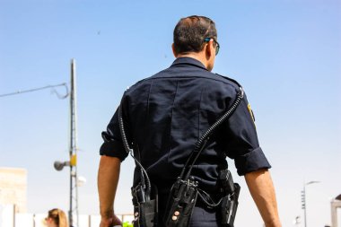 Kudüs İsrail 21 Mayıs 2018 bilinmeyen İsrail polis memuru batı duvarı plaza Kudüs'ün eski şehri yürürken görünümünü