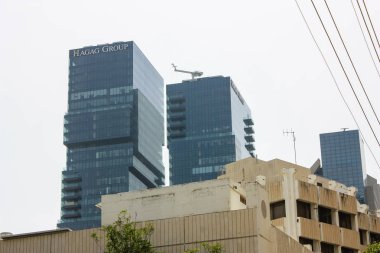 Tel Aviv İsrail 23 Mayıs 2018 akşam, Tel Aviv şehir merkezindeki binaların görünümü