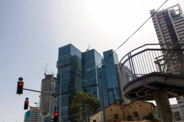 Tel Aviv İsrail 23 Mayıs 2018 akşam, Tel Aviv şehir merkezindeki binaların görünümü