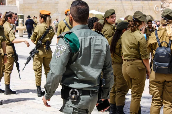 Jeruzsálem Izrael Május 2018 Ban Ismeretlen Izraeli Rendőr Séta Nyugati — Stock Fotó