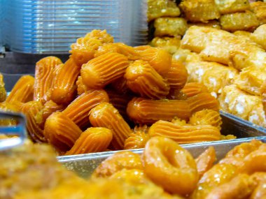 Kudüs İsrail 24 Mayıs 2018 çeşitli hamur işleri Closeup lehimlemek içinde çarşı Kudüs İsrail akşamları