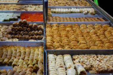 Kudüs İsrail 24 Mayıs 2018 çeşitli hamur işleri Closeup lehimlemek içinde çarşı Kudüs İsrail akşamları