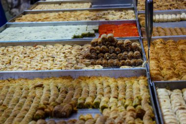 Kudüs İsrail 24 Mayıs 2018 çeşitli hamur işleri Closeup lehimlemek içinde çarşı Kudüs İsrail akşamları