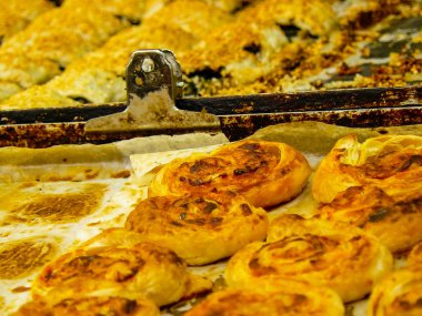 Kudüs İsrail 24 Mayıs 2018 çeşitli hamur işleri Closeup lehimlemek içinde çarşı Kudüs İsrail akşamları