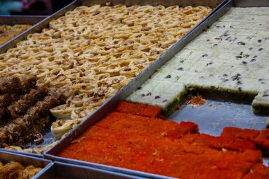 Kudüs İsrail 24 Mayıs 2018 çeşitli hamur işleri Closeup lehimlemek içinde çarşı Kudüs İsrail akşamları