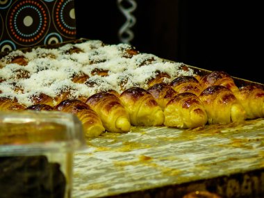 Kudüs İsrail 24 Mayıs 2018 çeşitli hamur işleri Closeup lehimlemek içinde çarşı Kudüs İsrail akşamları