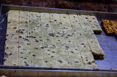 Kudüs İsrail 24 Mayıs 2018 çeşitli hamur işleri Closeup lehimlemek içinde çarşı Kudüs İsrail akşamları