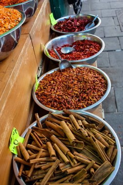 Kudüs İsrail 24 Mayıs 2018 çeşitli baharatlar Closeup lehimlemek içinde çarşı Kudüs İsrail