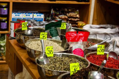 Kudüs İsrail 24 Mayıs 2018 çeşitli baharatlar Closeup lehimlemek içinde çarşı Kudüs İsrail