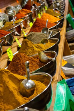 Kudüs İsrail 24 Mayıs 2018 çeşitli baharatlar Closeup lehimlemek içinde çarşı Kudüs İsrail