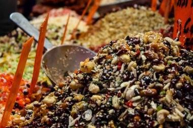 Kudüs İsrail 24 Mayıs 2018 çeşitli Kuruyemiş Closeup lehimlemek içinde çarşı Kudüs İsrail