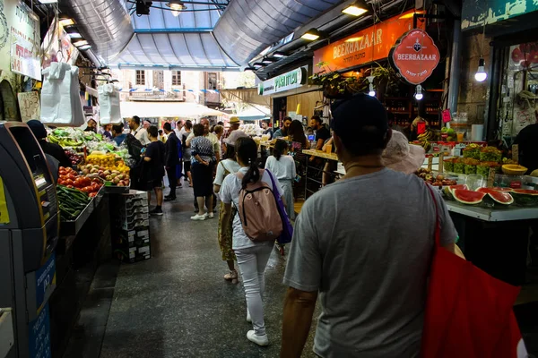 Jerusalem İsrail 24 Mayıs 2018 bilinmeyenli ve Jerusalem öğleden sonra Mahane Yehuda markette alışveriş insanlar