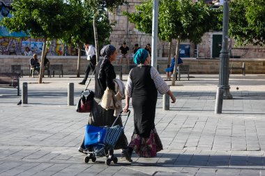 Jerusalem İsrail 24 Mayıs 2018 bilinmeyenli insanlar Jaffa street Jerusalem öğleden sonra