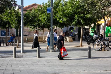 Jerusalem İsrail 24 Mayıs 2018 bilinmeyenli insanlar Jaffa street Jerusalem öğleden sonra