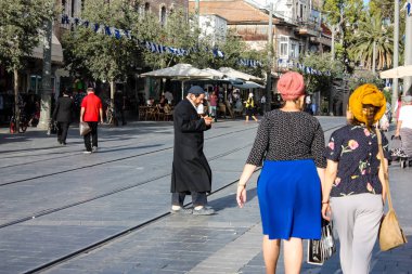 Jerusalem İsrail 24 Mayıs 2018 bilinmeyenli insanlar Jaffa street Jerusalem öğleden sonra