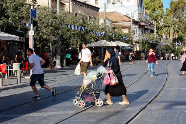 Jerusalem İsrail 24 Mayıs 2018 bilinmeyenli insanlar Jaffa street Jerusalem öğleden sonra