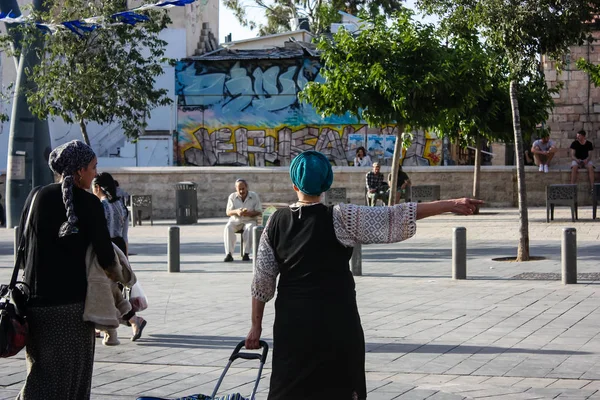 Jerusalém Israel Maio 2018 Desconhece Pessoas Andando Rua Jaffa Tarde — Fotografia de Stock