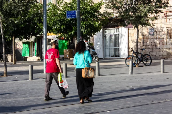 Jerusalém Israel Maio 2018 Desconhece Pessoas Andando Rua Jaffa Tarde — Fotografia de Stock