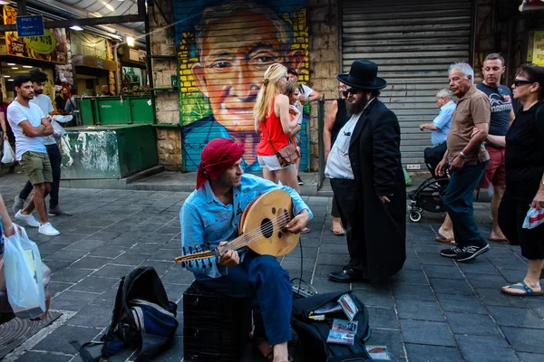 Иерусалим Израиль Май 2018 Вид Уличного Музыканта Поющего Входа Рынок — стоковое фото