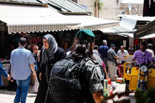 Izrael Jerozolima Maja 2018 Widok Ludzi Niewiadomych Chodzenie David Street — Zdjęcie stockowe