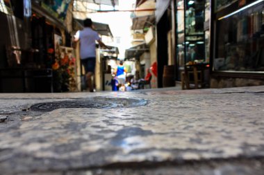 Kudüs İsrail 28 Mayıs 2018 David sokakta Müslüman çeyreğinde Eski Kudüs şehri sabahları yürüyüş bilinmeyenli insan görünümü