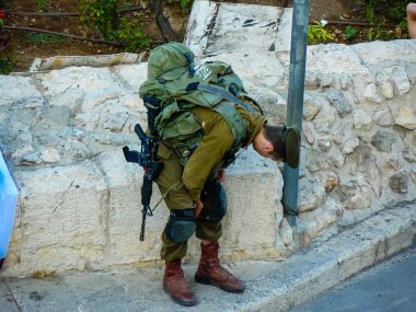 Kudüs İsrail 31 Mayıs 2018 Western Wall Meydanı Kudüs'ün eski şehri akşam duruyorlar askerlerin görünüm