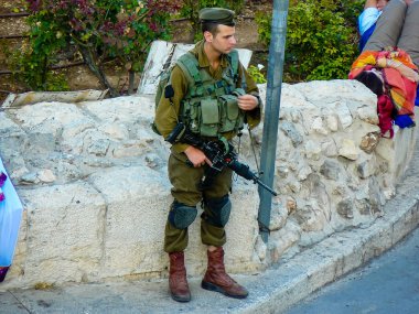 Kudüs İsrail 31 Mayıs 2018 Western Wall Meydanı Kudüs'ün eski şehri akşam duruyorlar askerlerin görünüm