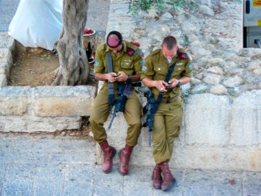 Kudüs İsrail 31 Mayıs 2018 Western Wall Meydanı Kudüs'ün eski şehri akşam duruyorlar askerlerin görünüm